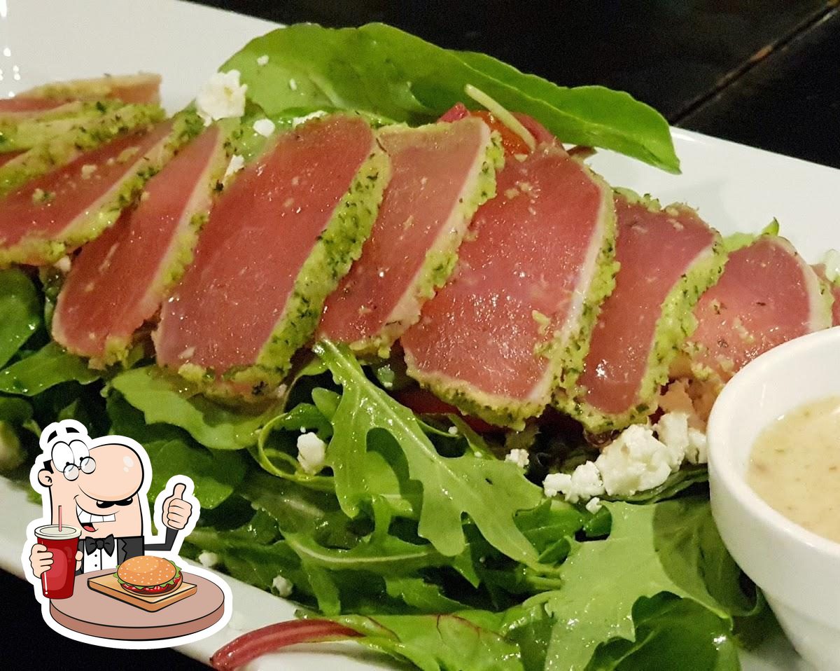 В "Wine Connection Silom Complex" вы можете  отведать гамбургеры.