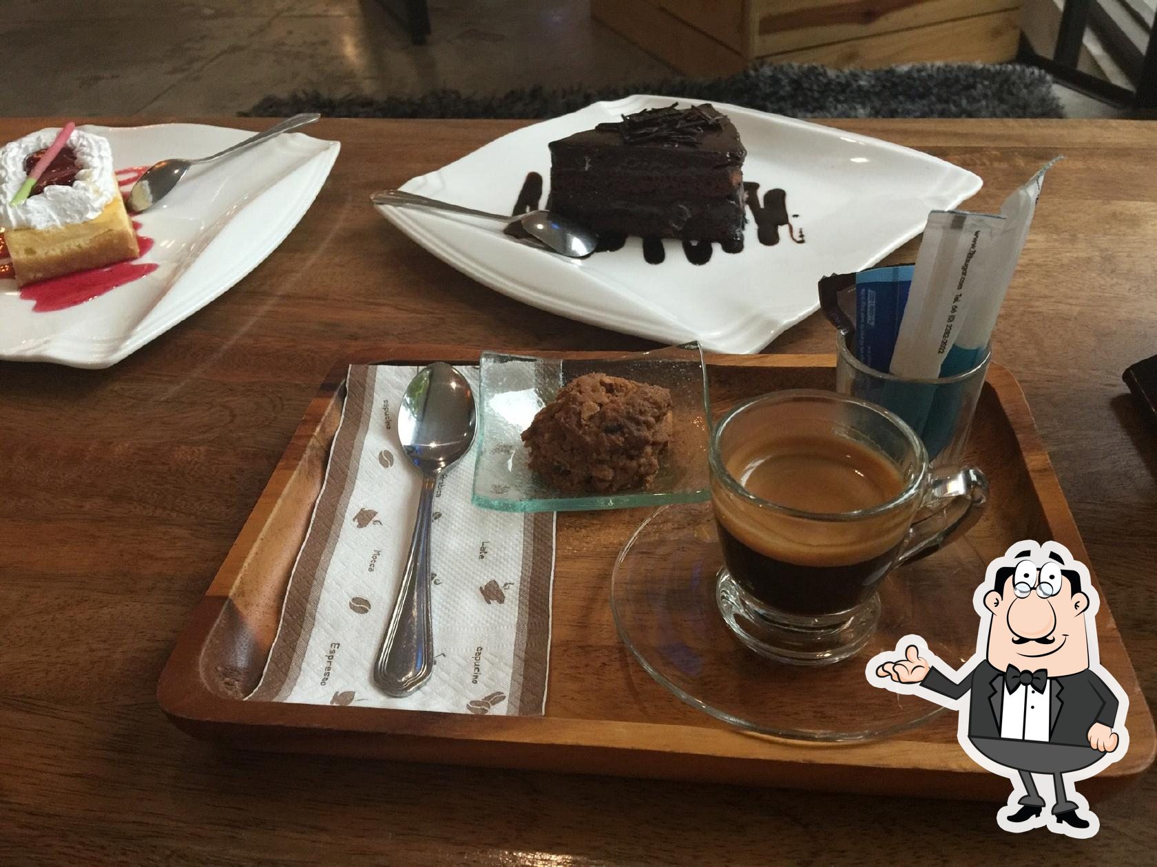 Забронируйте столик в "Anytime Cafe".