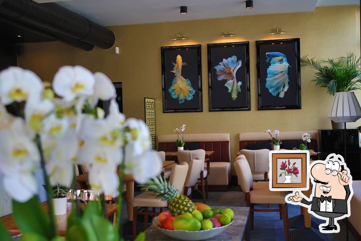 Посмотрите на внутренний интерьер "San Thai Restaurant".