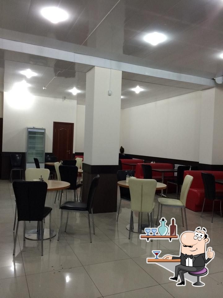 Посмотрите на внутренний интерьер "Kebab Grill".