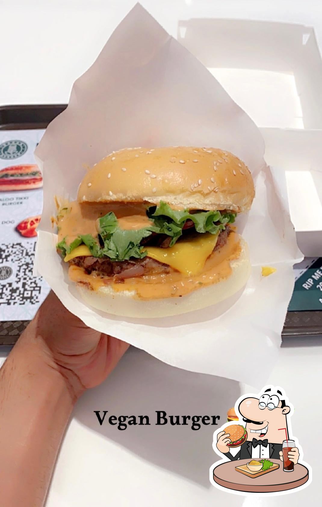  Гамбургеры из "Vegan Burger - The Dubai Mall" придутся по вкусу любому гурману.