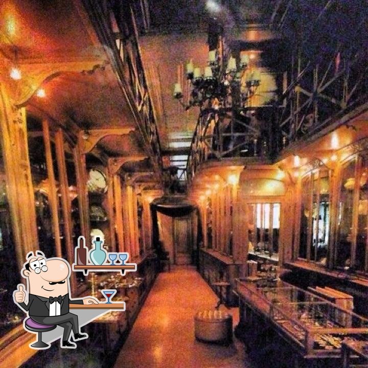 Интерьер "Ravouna 1906 Coffee&Bar".