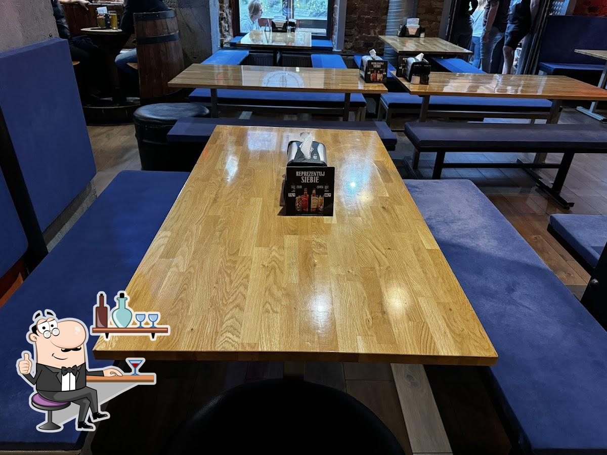 Интерьер "Chopper Bar & Grill".