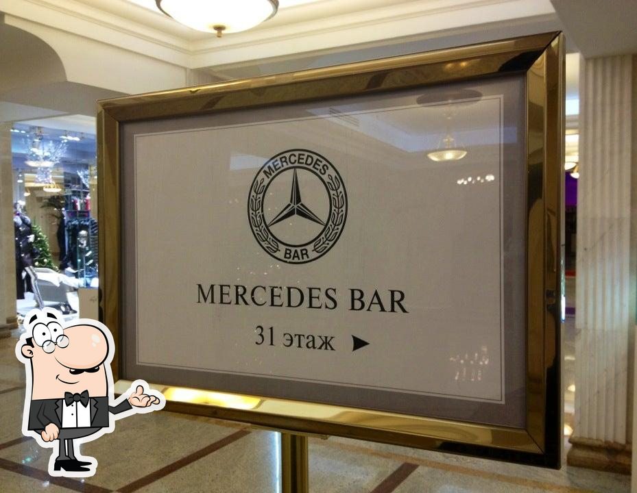 Посмотрите на внутренний интерьер "Мерседес Бар".