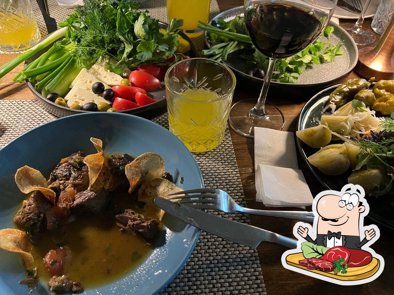 "Монто" предоставляет мясные блюда.
