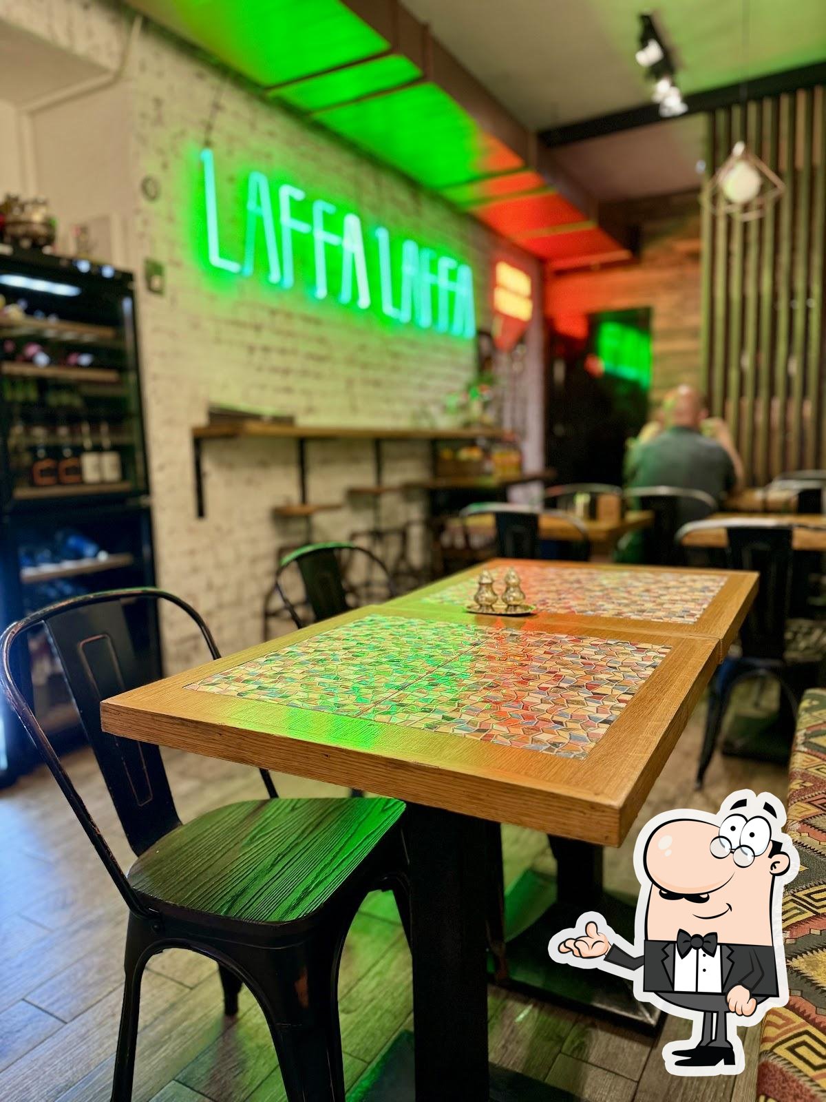 Забронируйте столик в "Laffa Laffa".