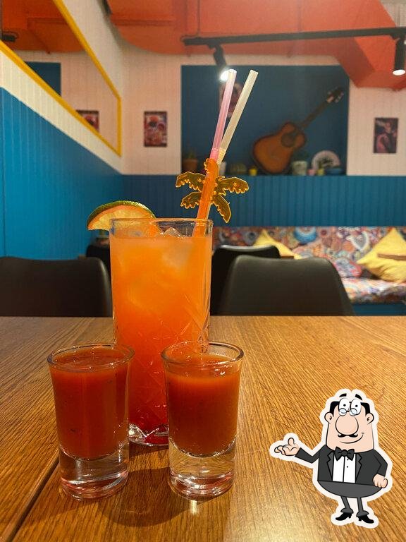 Посмотрите на внутренний интерьер "Mexo food bar".