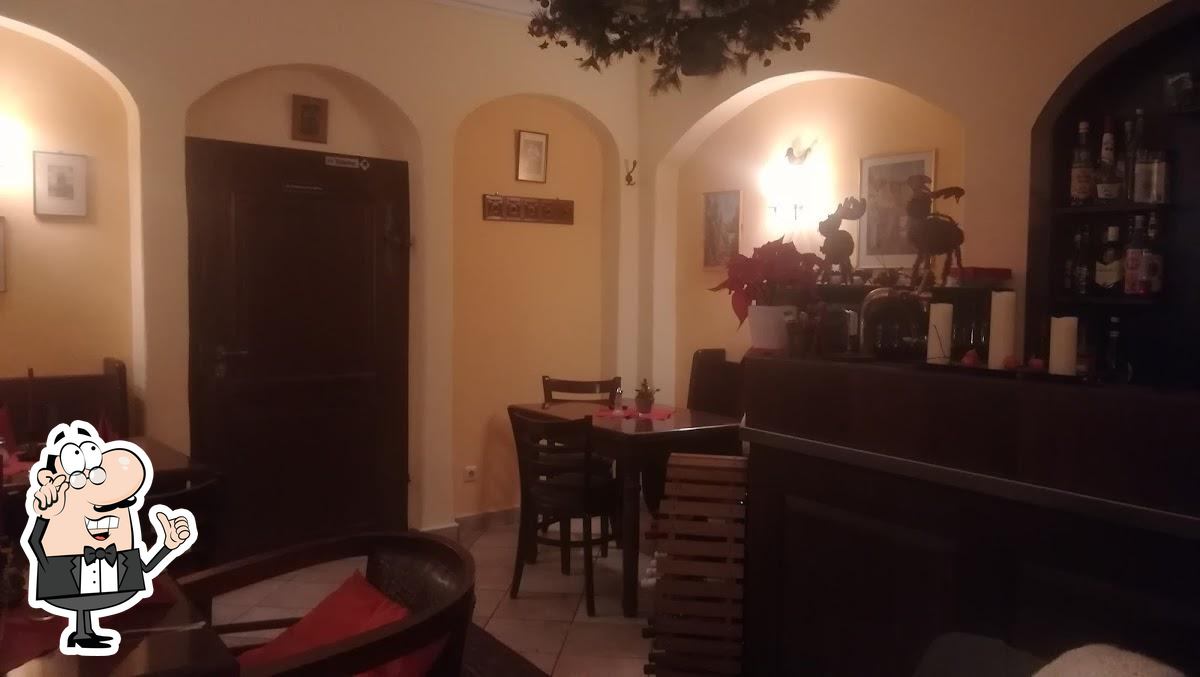 Забронируйте столик в "Schloss-Taverne".