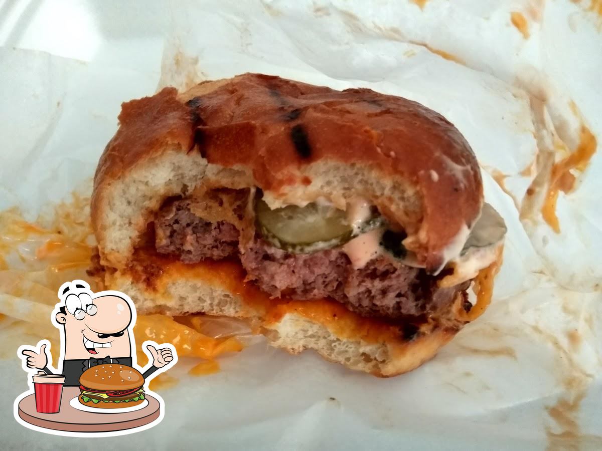  Закажите  гамбургеры в "Wood Wood Burgers".