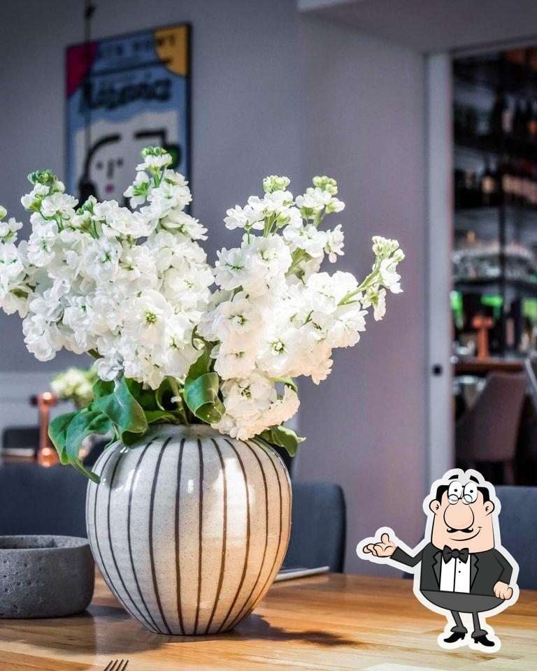 Посмотрите на внутренний интерьер "Diverso Ristorante Italiano".