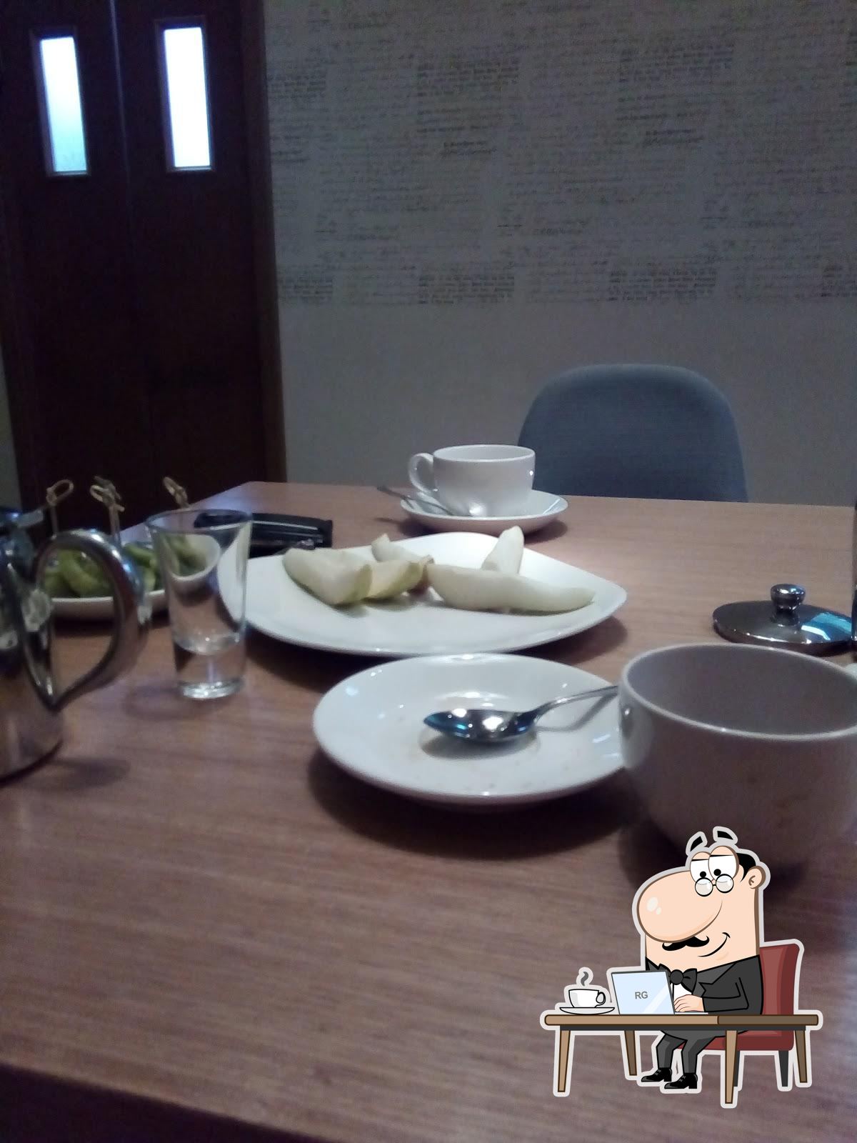 Забронируйте столик в "Well's Home Cafe".