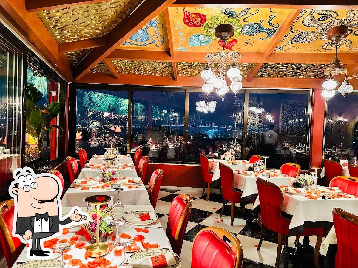 Забронируйте столик в "Roof Mezze 360 Restaurant".