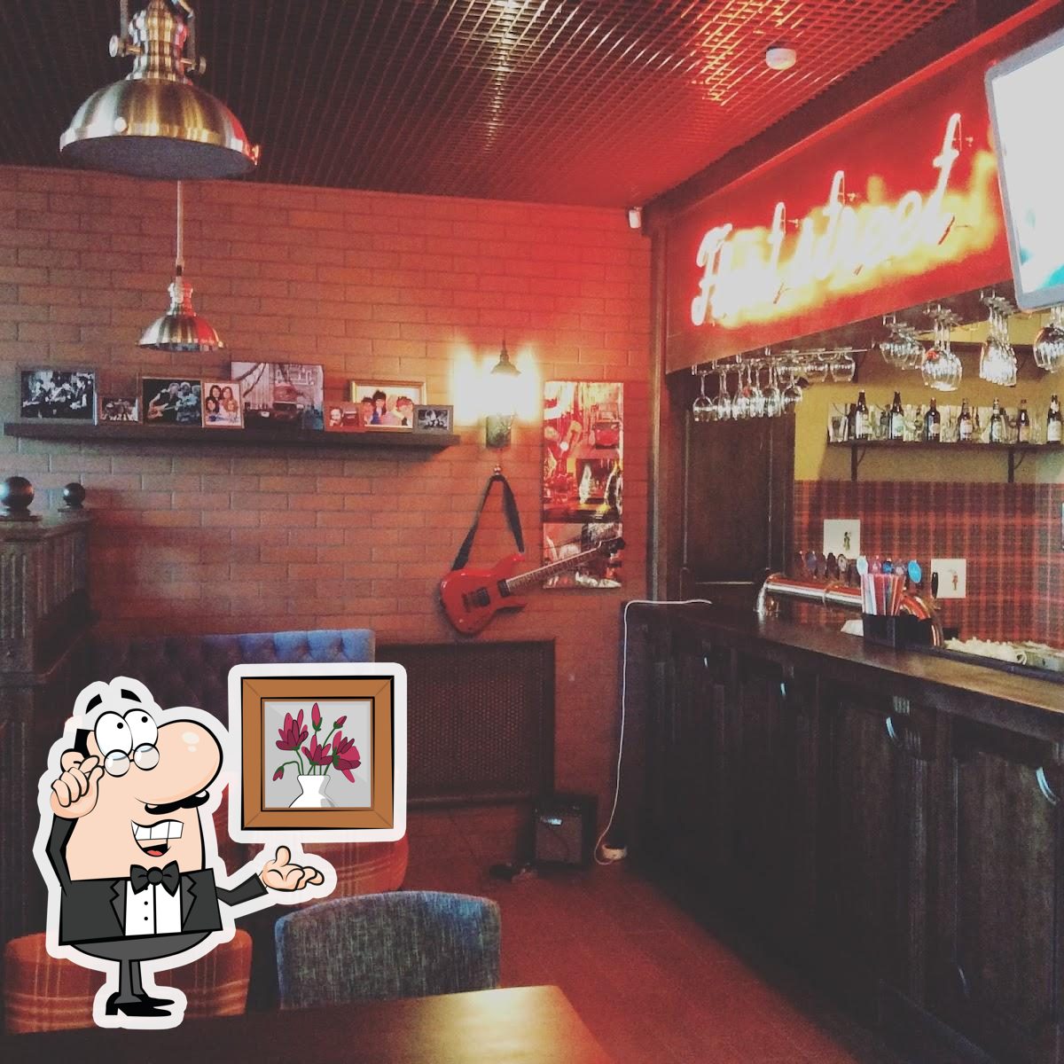 Забронируйте столик в "Fleet Street".