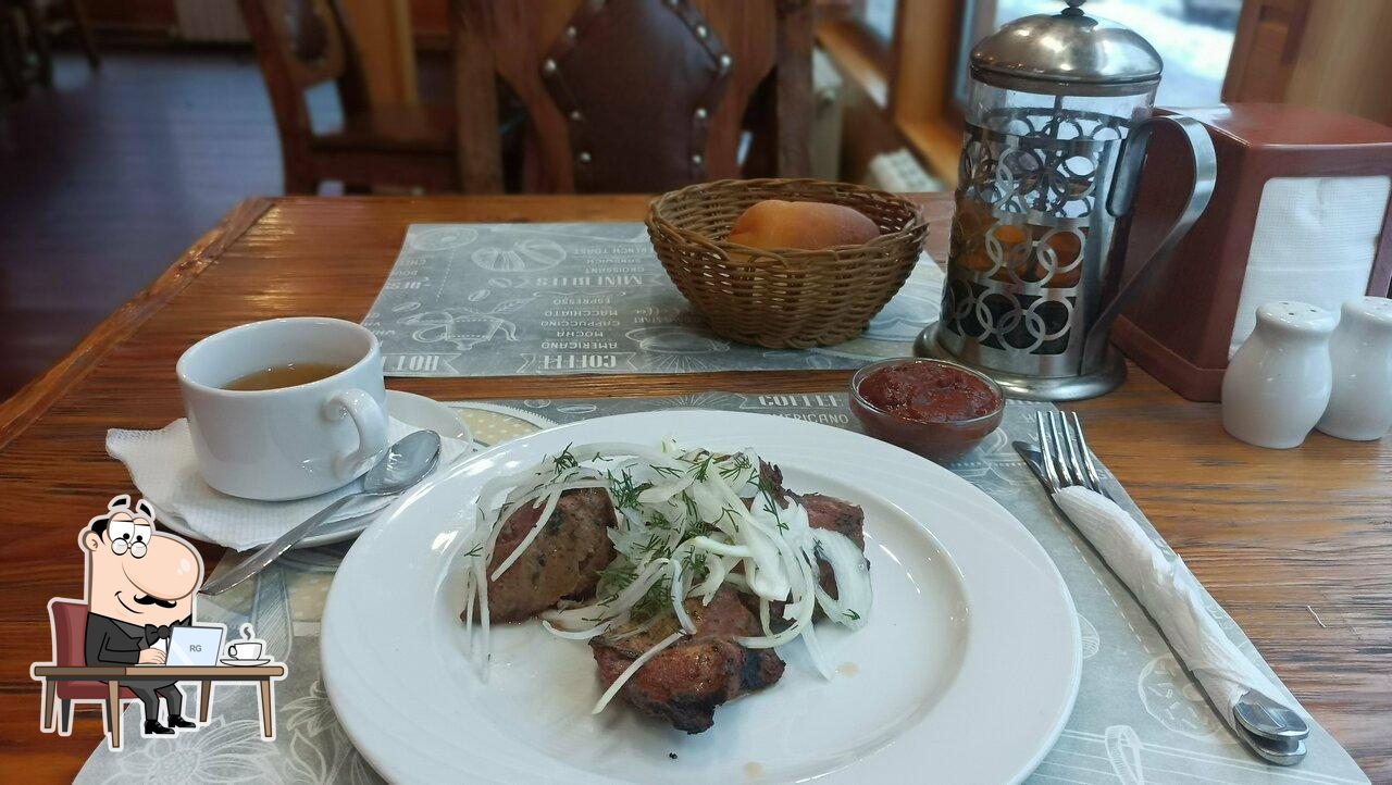 Посмотрите на внутренний интерьер "Кафе-Маркет".