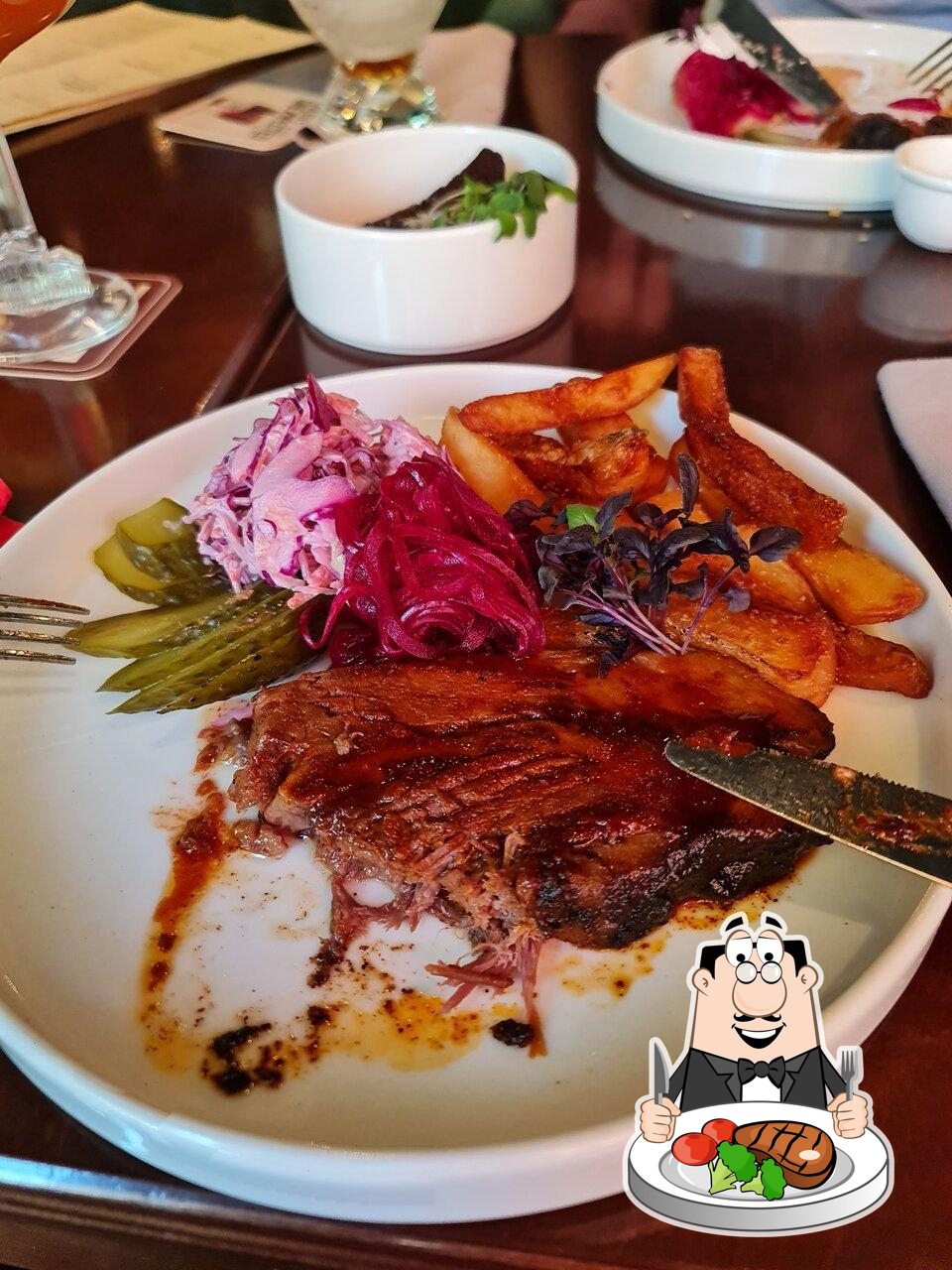 Насладитесь широким ассортиментом мясных блюд.