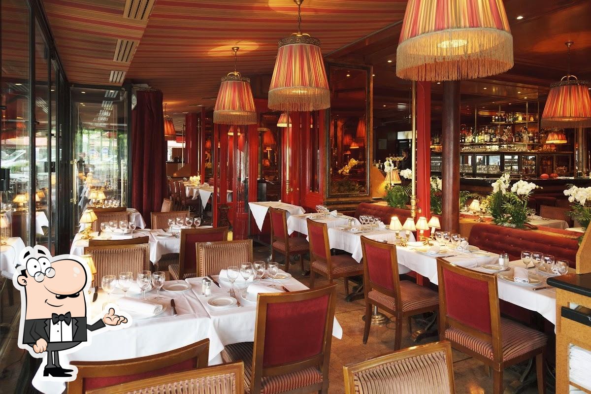 Забронируйте столик в "Chez Francis".