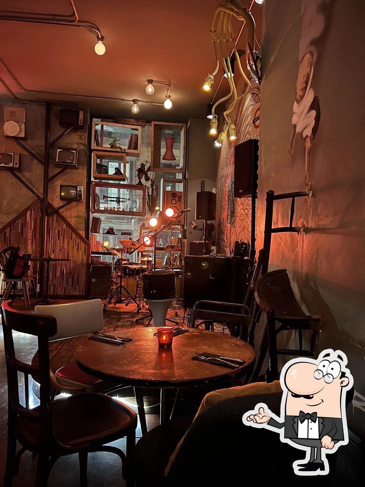 Посмотрите на внутренний интерьер "GUZZO Restaurant in Born Barcelona".
