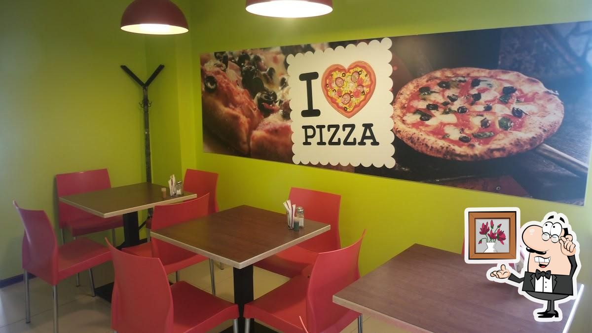 Посмотрите на внутренний интерьер "Love Pizza".