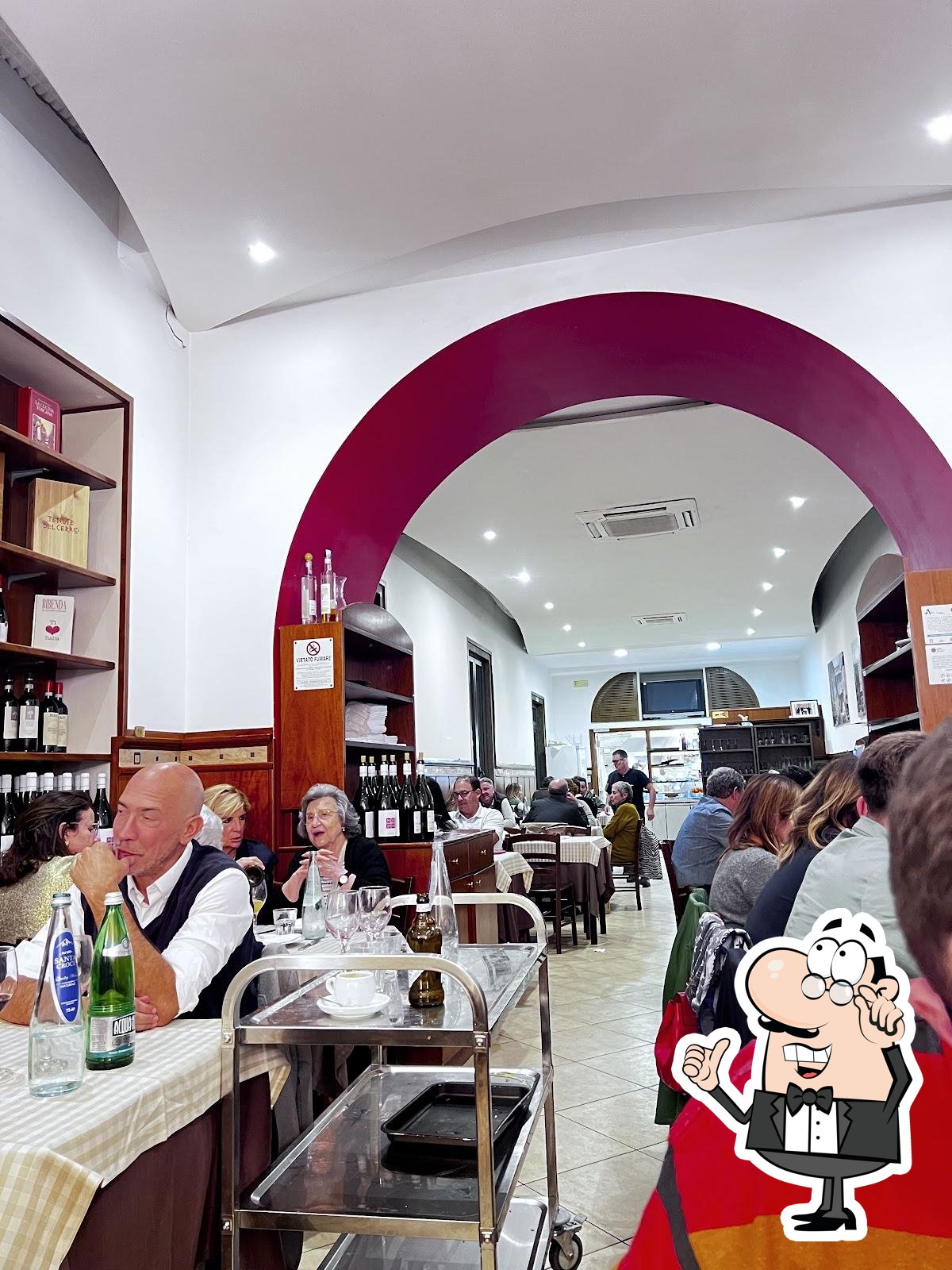 Забронируйте столик в "Osteria Ragno d'oro".