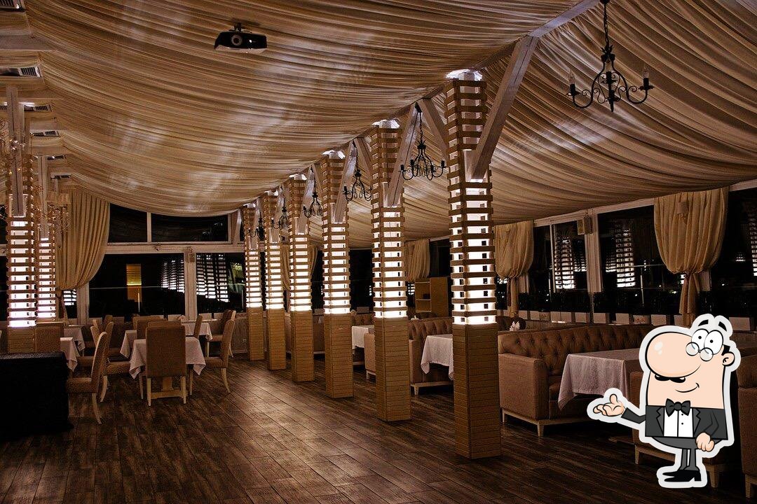 Посмотрите на внутренний интерьер "Панорама".