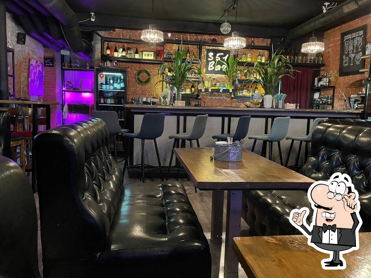 Забронируйте столик в "351 Bar".