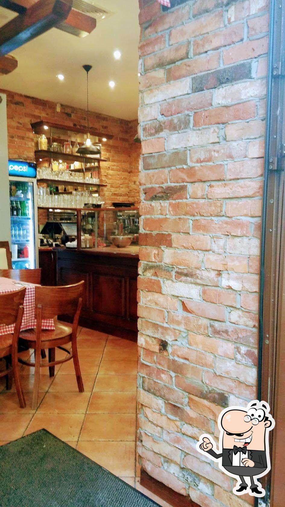 Интерьер "Domino's Pizza".