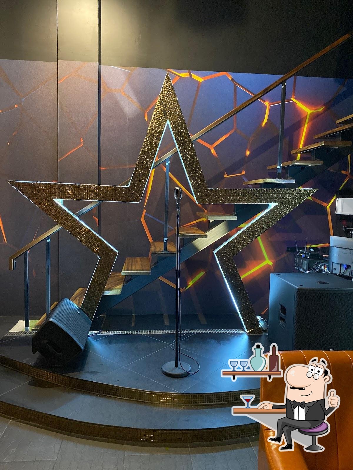 Забронируйте столик в "Караоке The Gold".