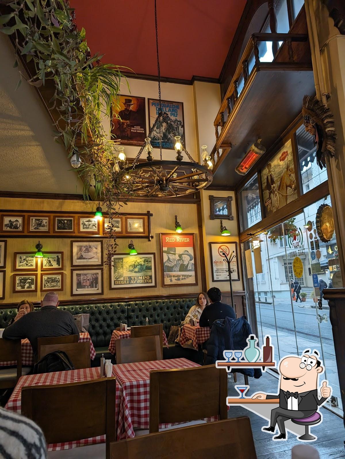 Забронируйте столик в "Red River Pub".