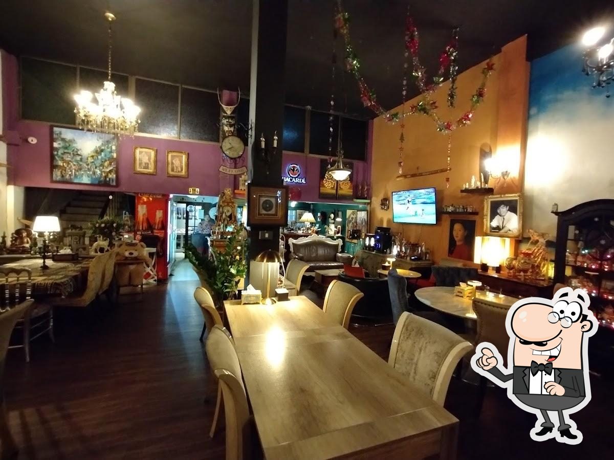 Забронируйте столик в "Naga Cafe".