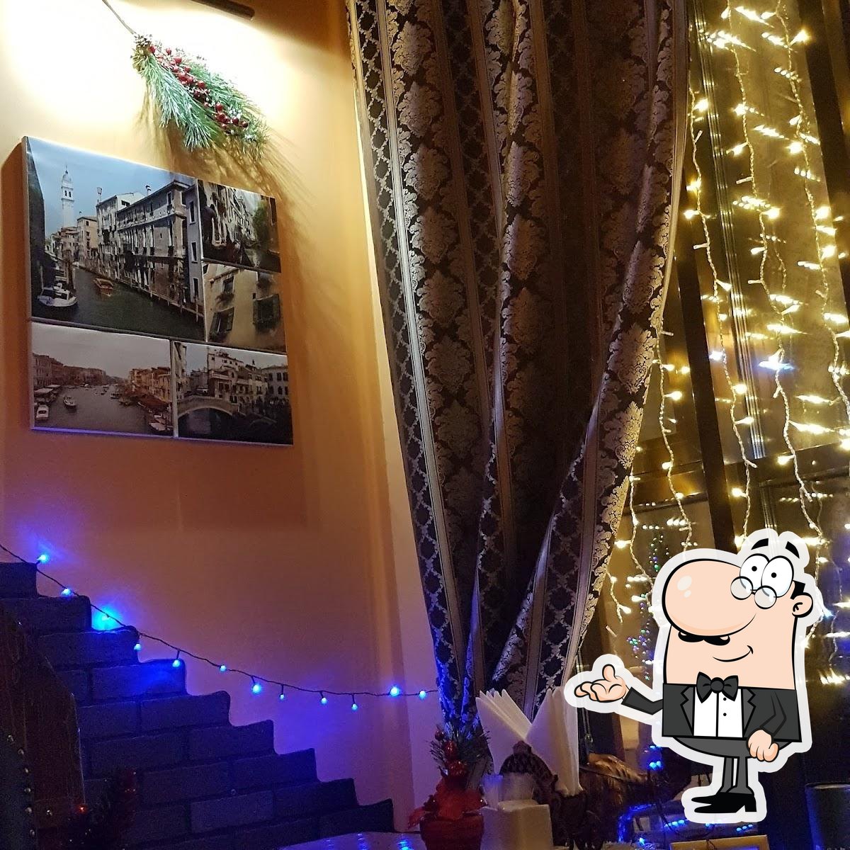 Посмотрите на внутренний интерьер "Мама Миа".