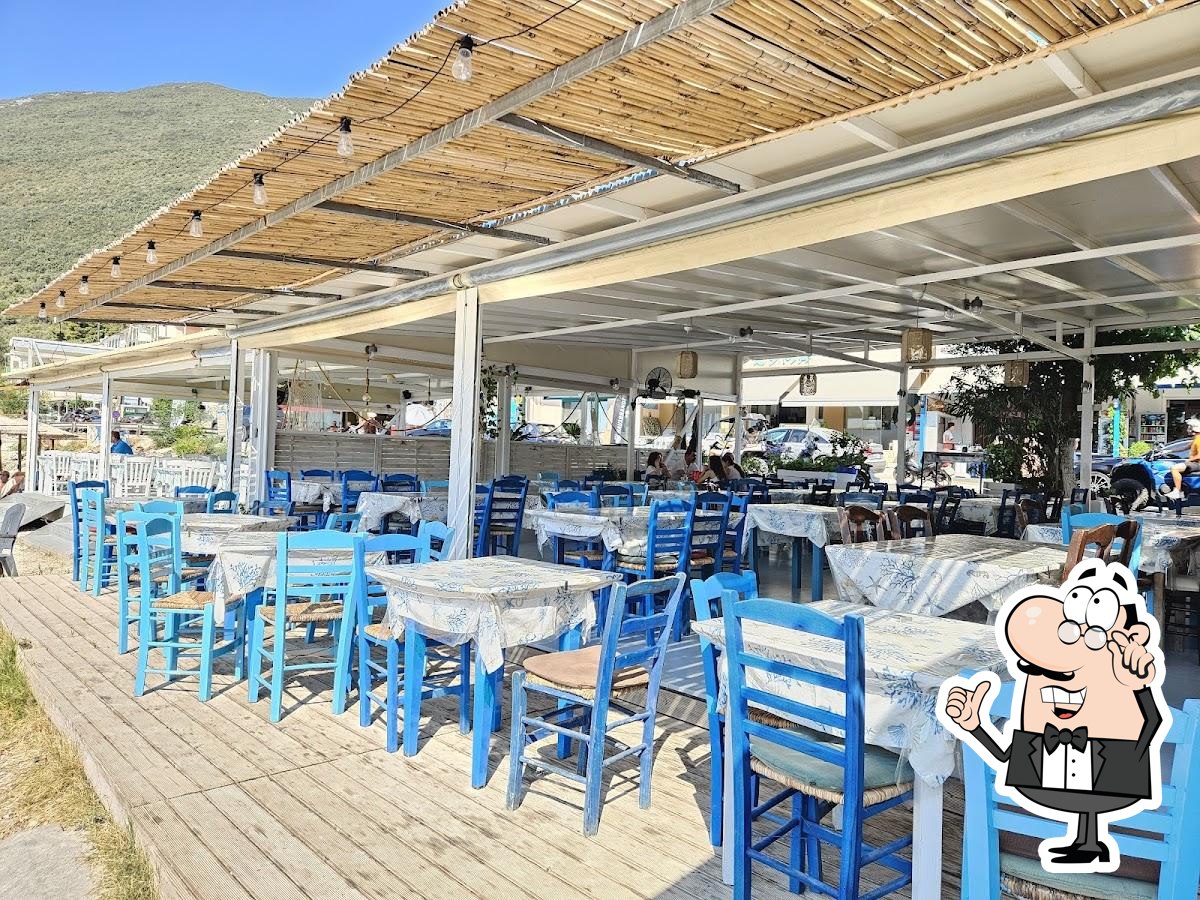 Интерьер "Family Taverna Almi".