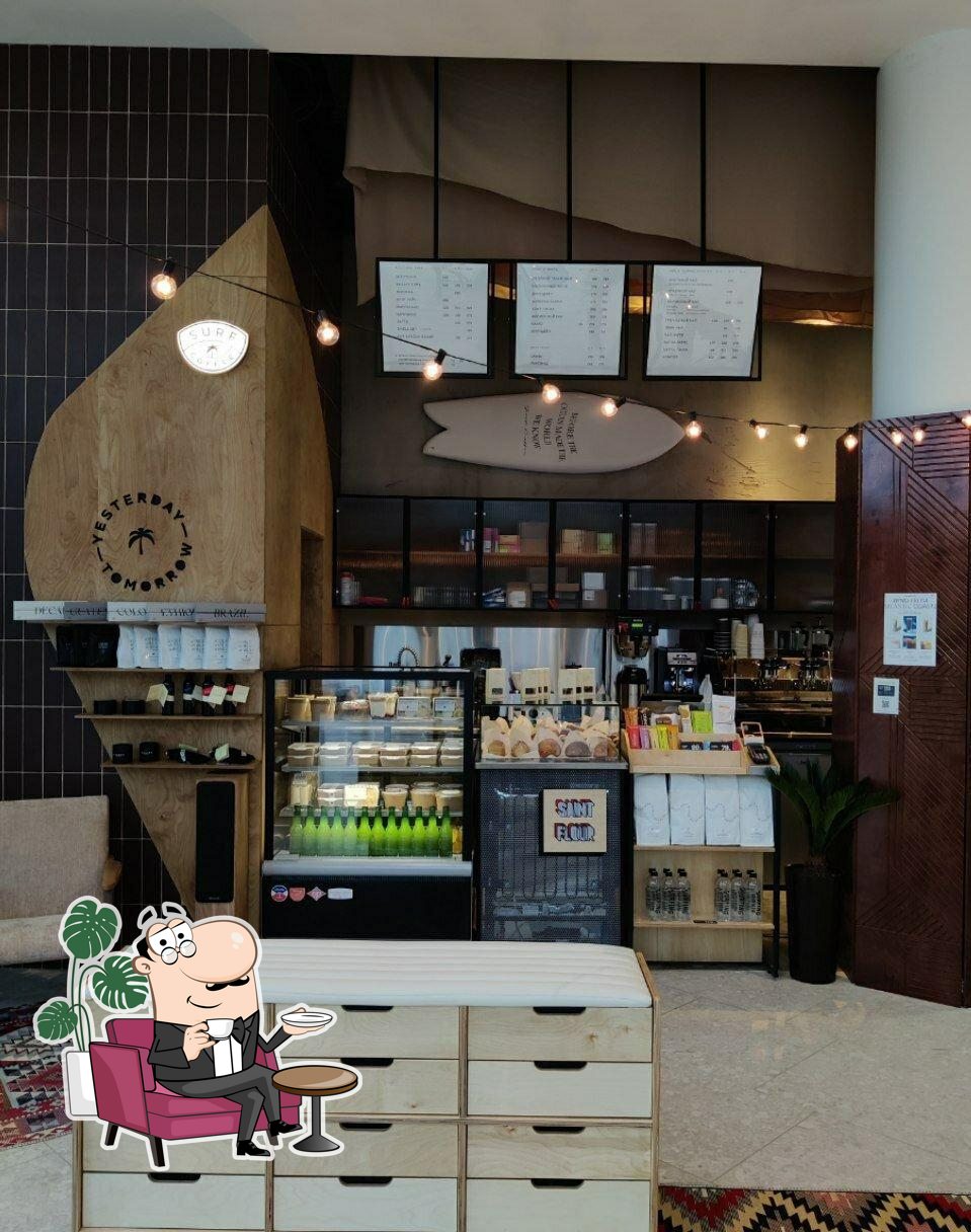 Интерьер "Surf Coffee x Moon".