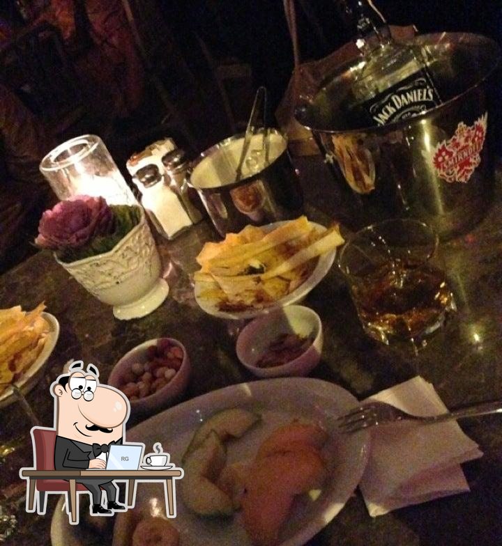 Забронируйте столик в "The House Cafe Corner".