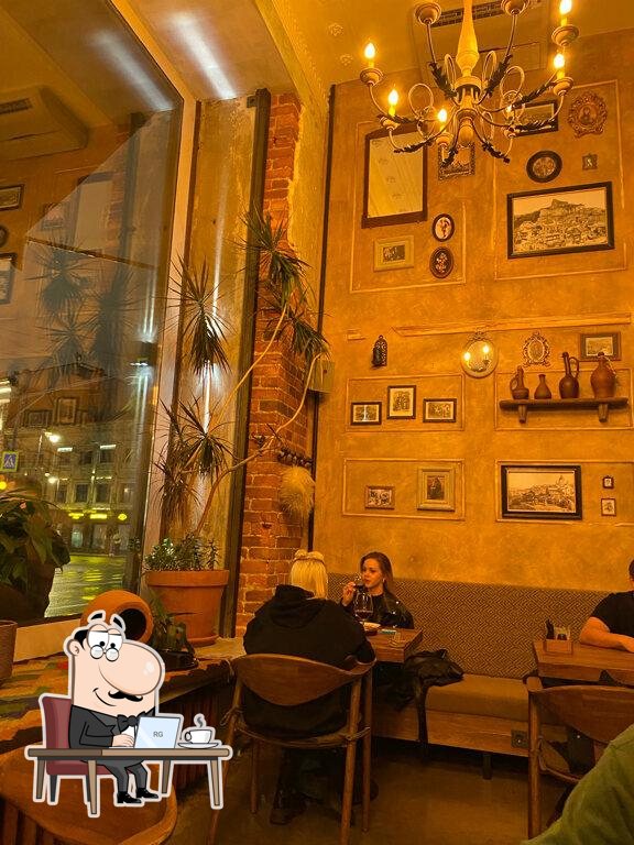 Посмотрите на внутренний интерьер "Бебо".