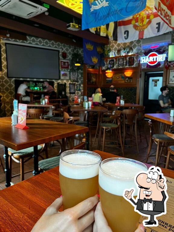 Посмотрите на внутренний интерьер "Dark Patrick's Pub".