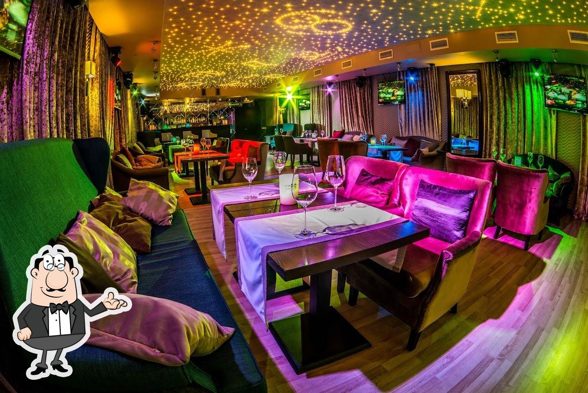 Посмотрите на внутренний интерьер "LeninGrad".