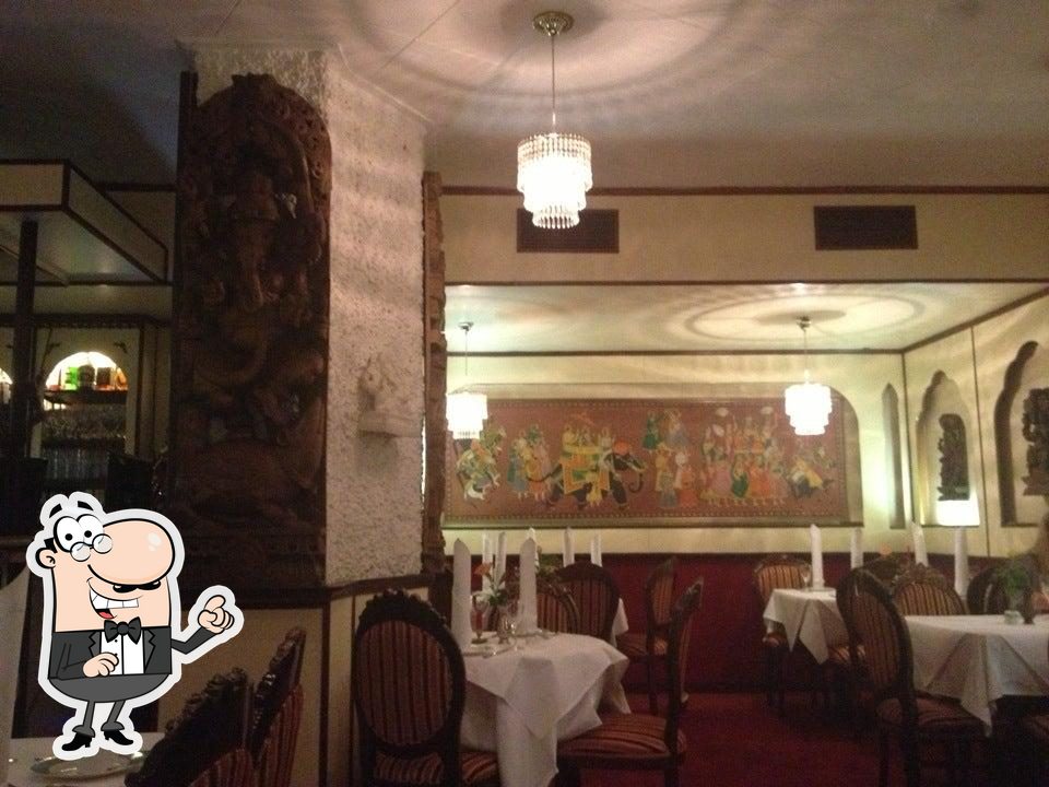 Посмотрите на внутренний интерьер "Bombay Palace".