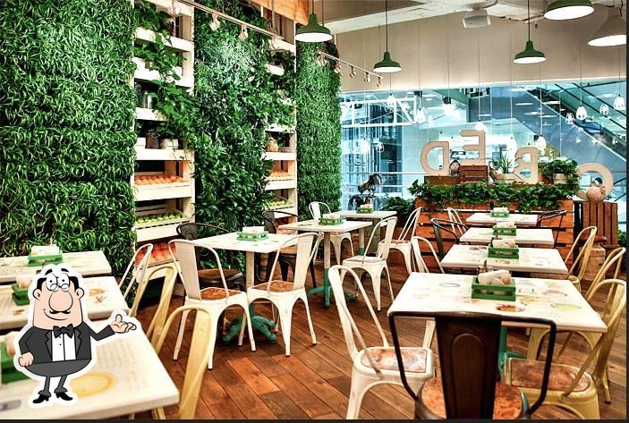 Забронируйте столик в "B Lounge".