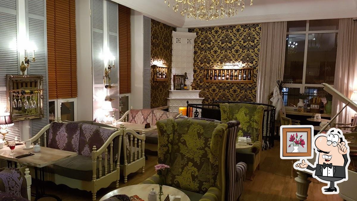 Посмотрите на внутренний интерьер "Бонифаций".