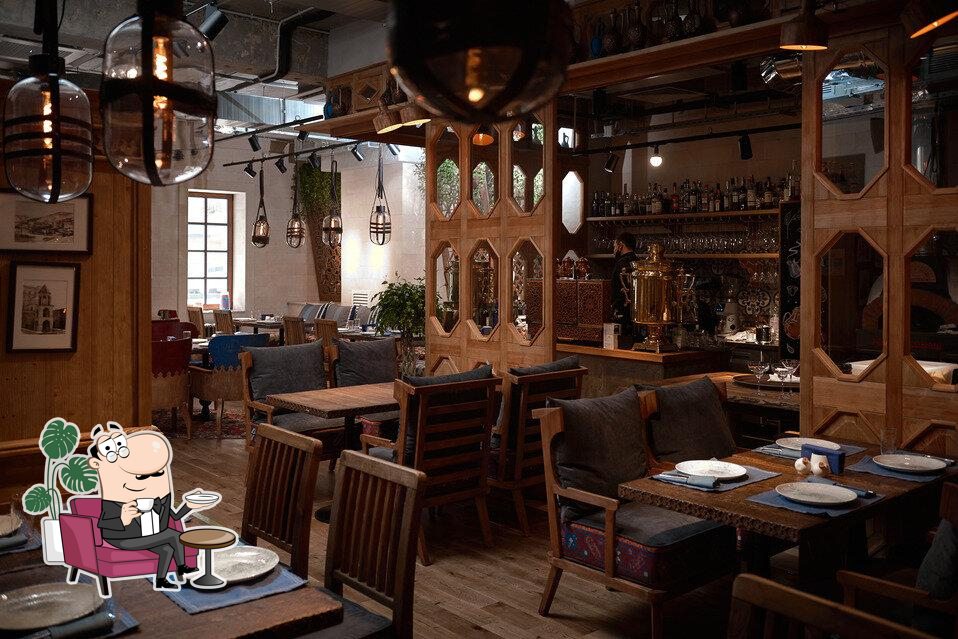 Посмотрите на внутренний интерьер "Каспиан".