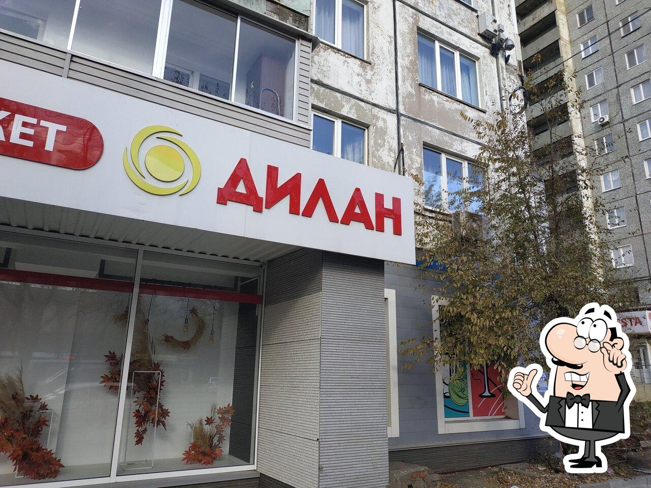 Посмотрите на внутренний интерьер "Лакомка".