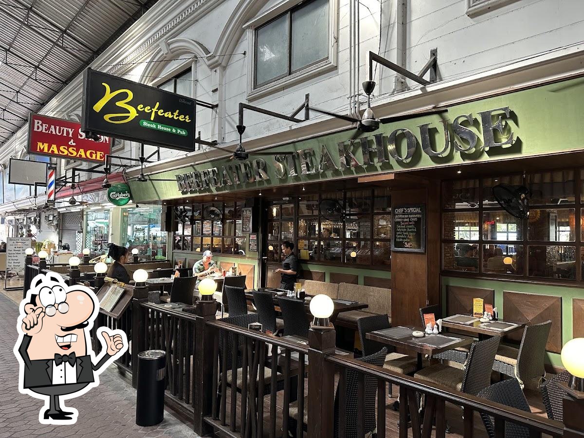 Интерьер "Beefeater Steak House and Pub".