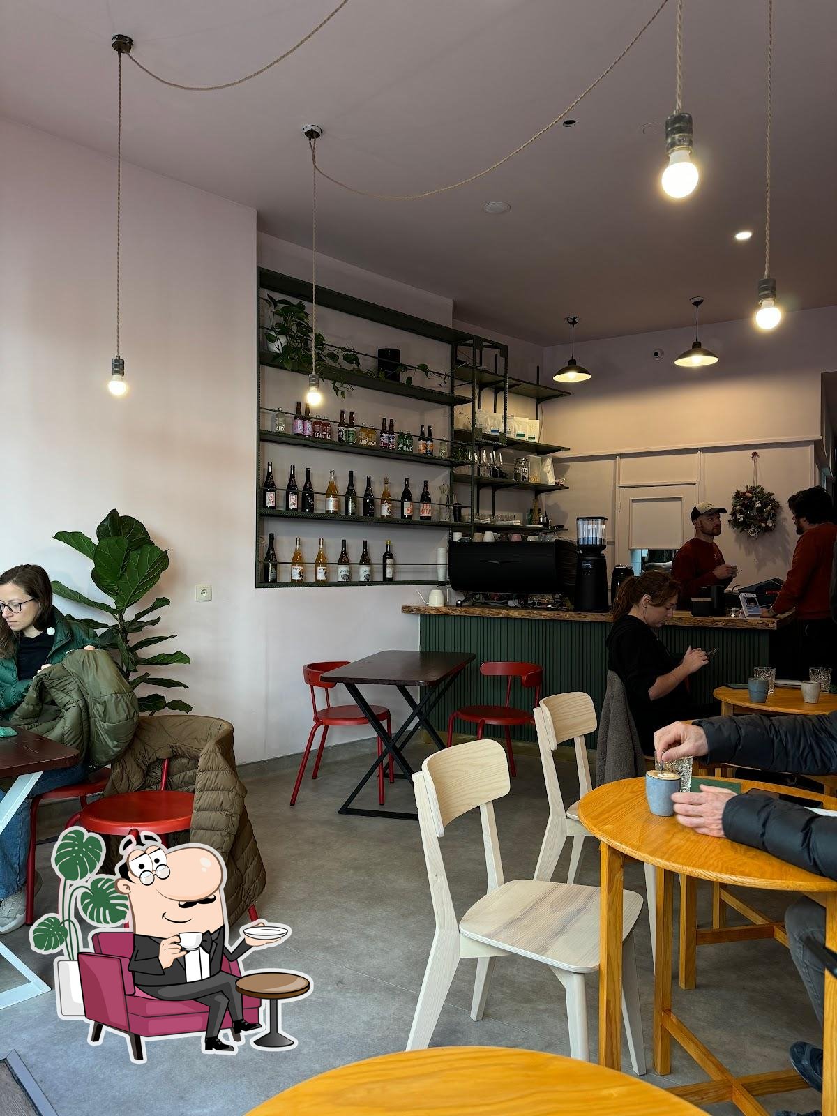 Посмотрите на внутренний интерьер "DOM - Specialty Coffee & Brunch / Evening Sharing Plates & Drinks".