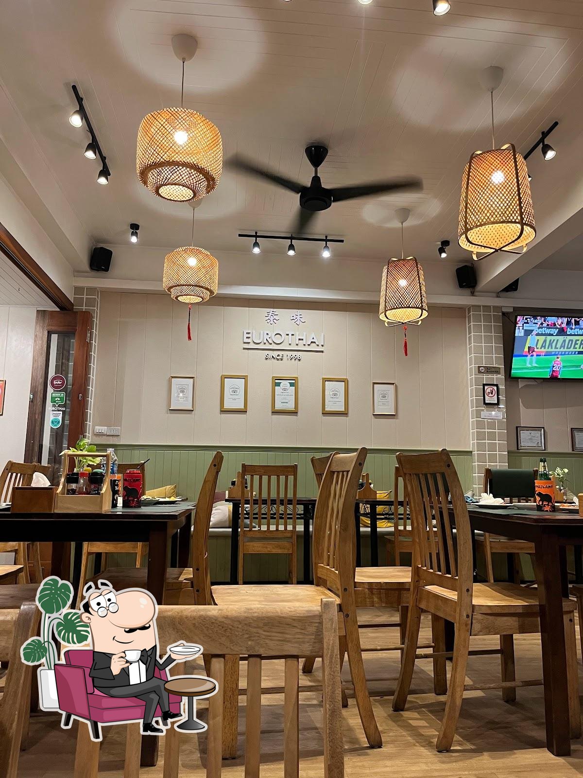 Посмотрите на внутренний интерьер "EUROTHAI RESTAURANT".