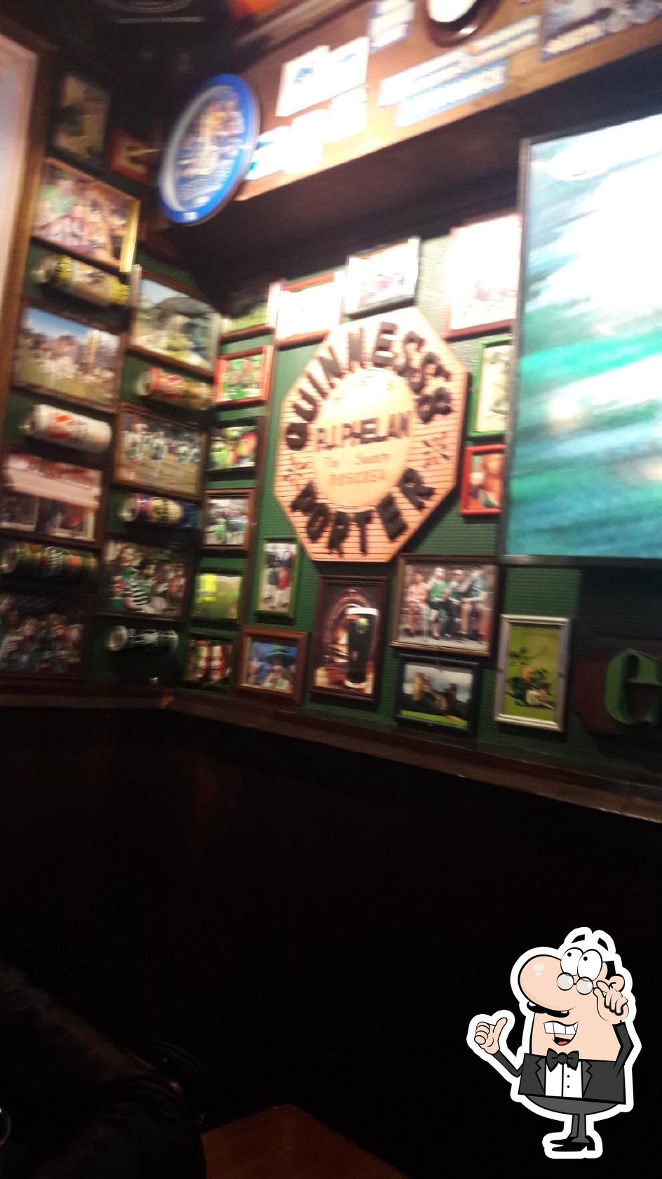 Посмотрите на внутренний интерьер "Dublin Irish Pub".