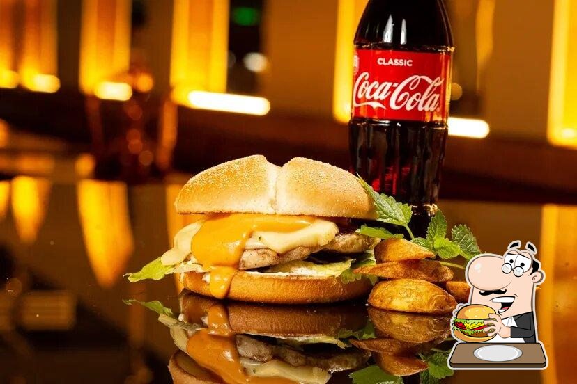 "Sultan Pizza & Burgers" предлагает   большое количество  вариантов для любителей гамбургеров.