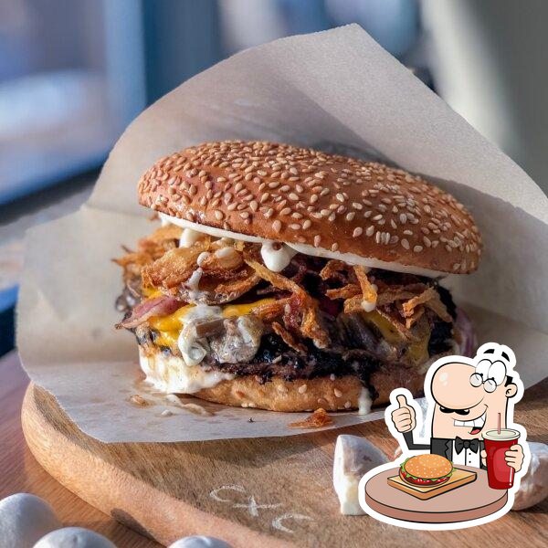 В "Burger One" вы можете  отведать гамбургеры.