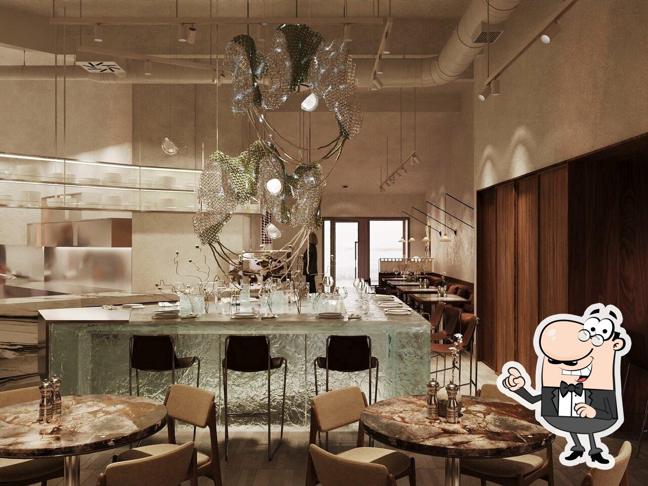 Посмотрите на внутренний интерьер "Atlantica Bistro".