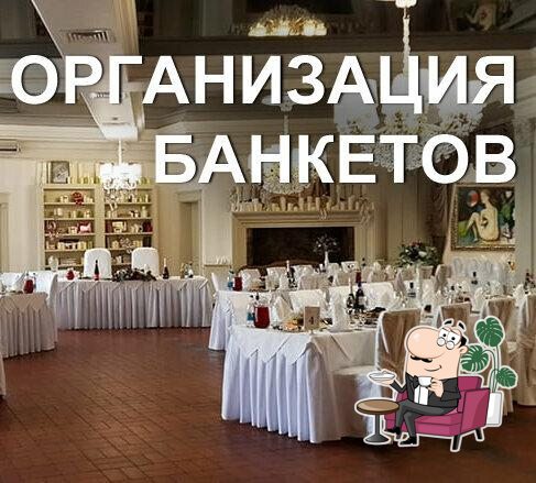 Забронируйте столик в "Скоморохи".