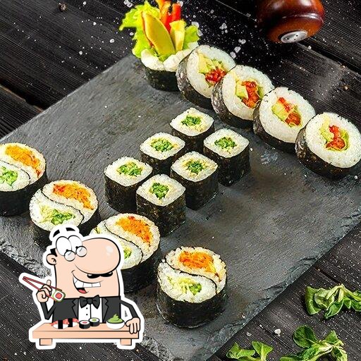 Суши - это  известное блюдо из Японии.